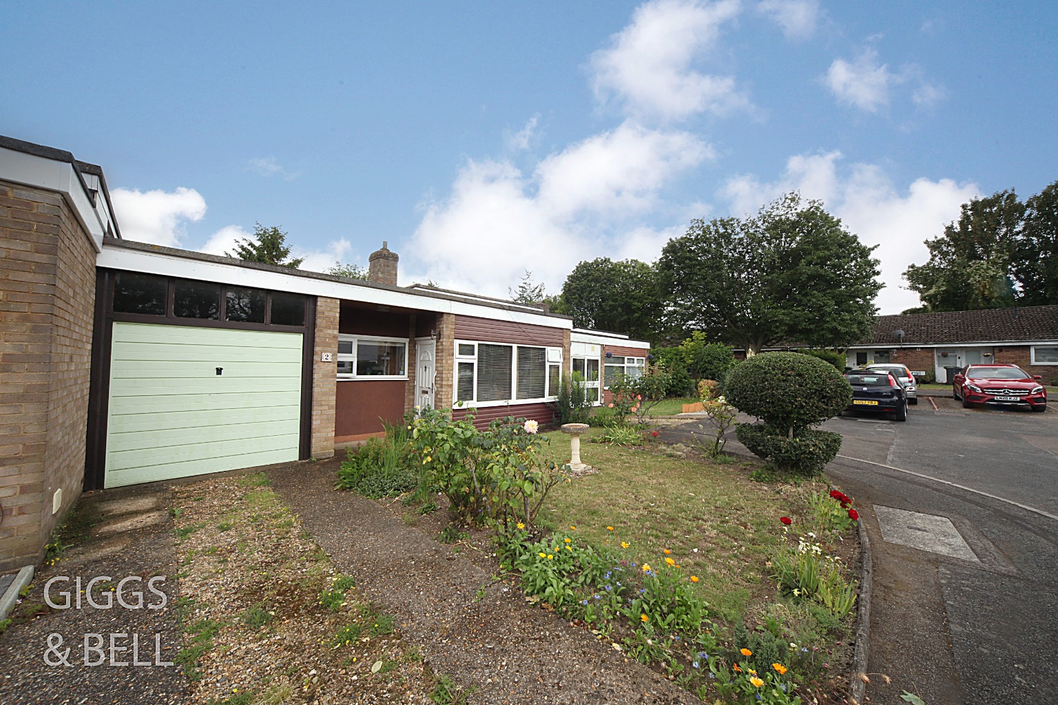 2 bed bungalow for sale in Tintagel Close, Luton, LU3 