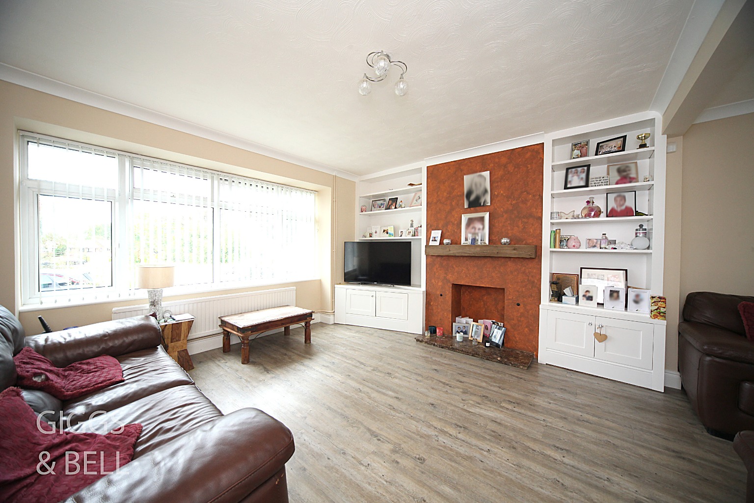 4 bed semi-detached house for sale in Swasedale Road, Luton  - Property Image 4