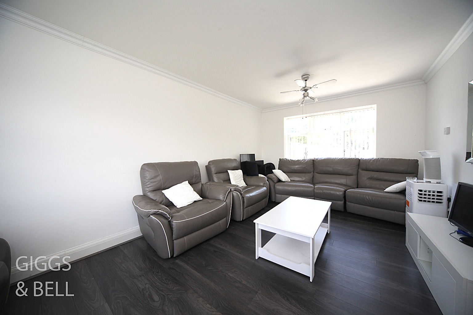 3 bed semi-detached house for sale in Priestleys, Luton  - Property Image 3
