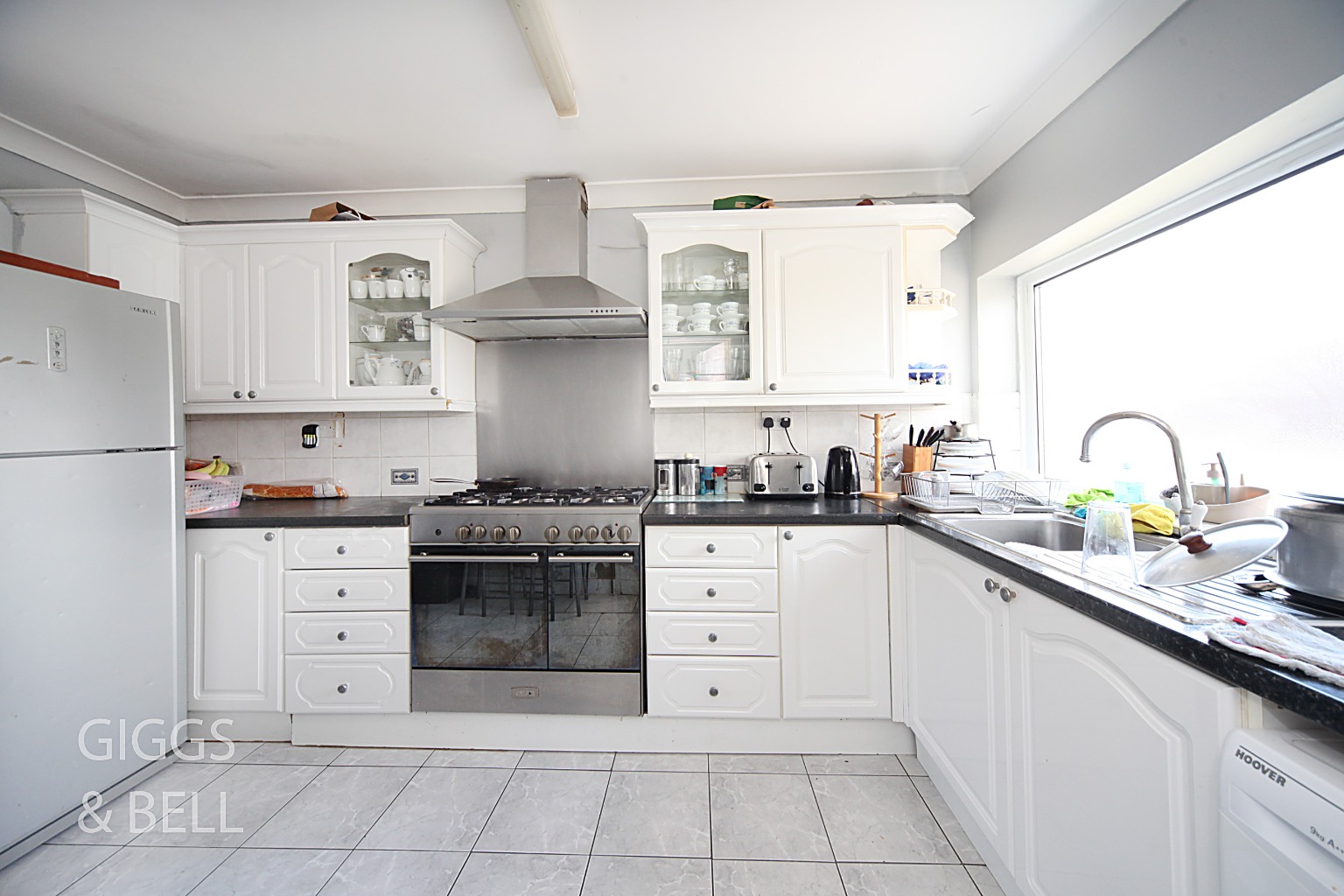 3 bed semi-detached house for sale in Priestleys, Luton  - Property Image 5