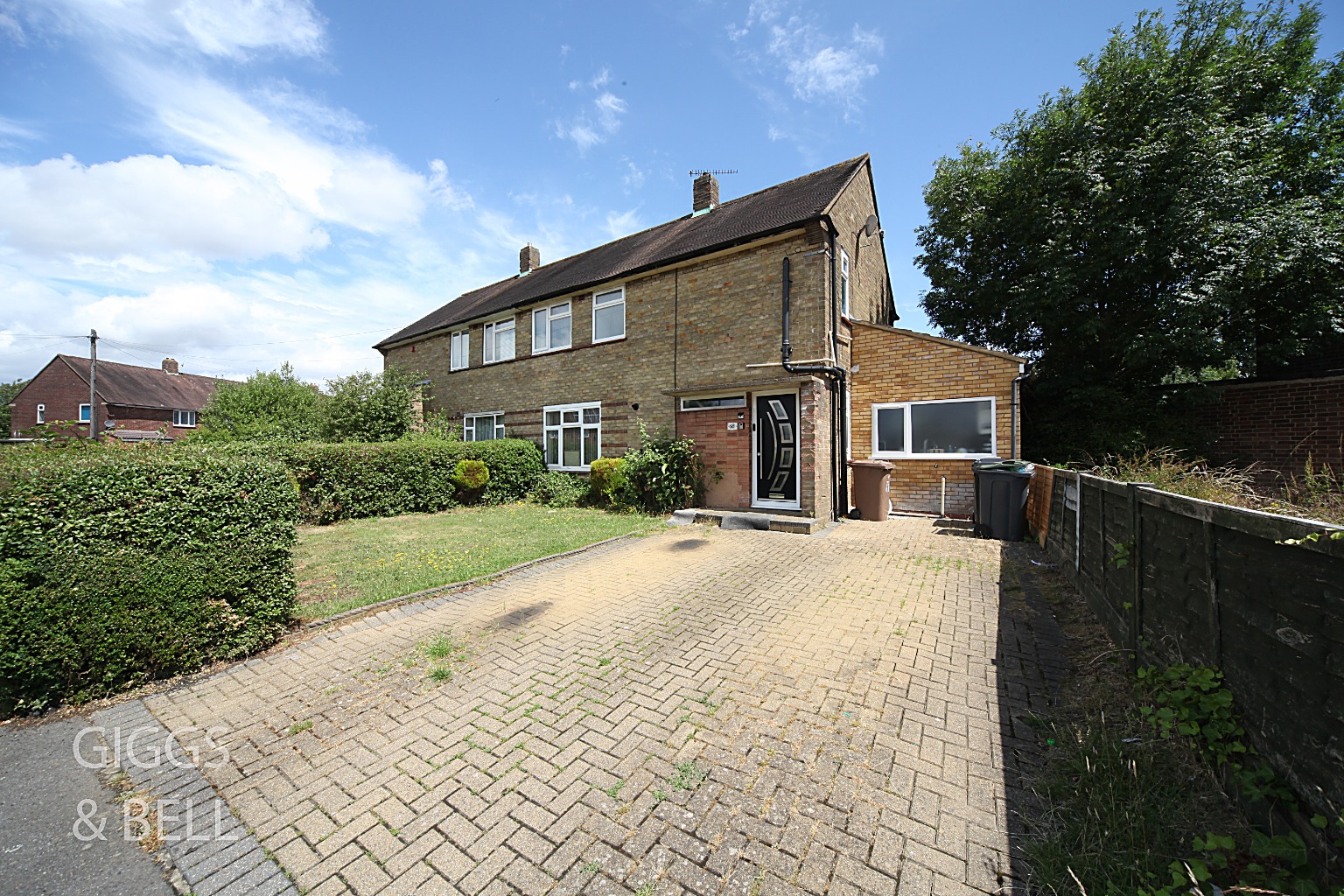 3 bed semi-detached house for sale in Priestleys, Luton  - Property Image 1