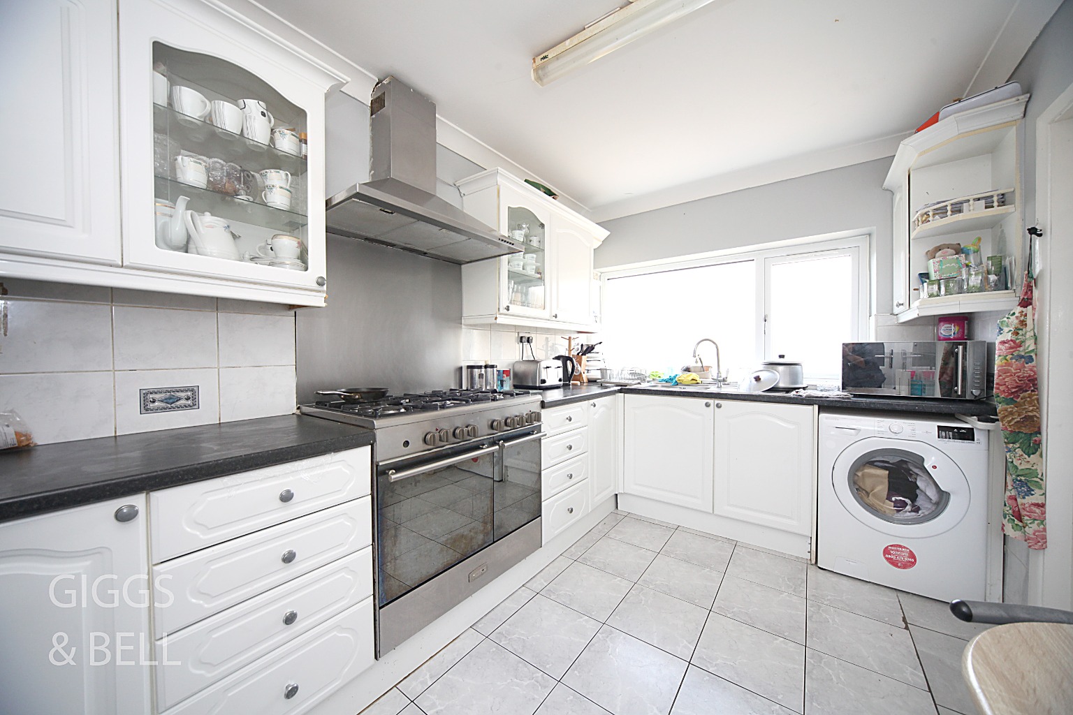 3 bed semi-detached house for sale in Priestleys, Luton  - Property Image 6