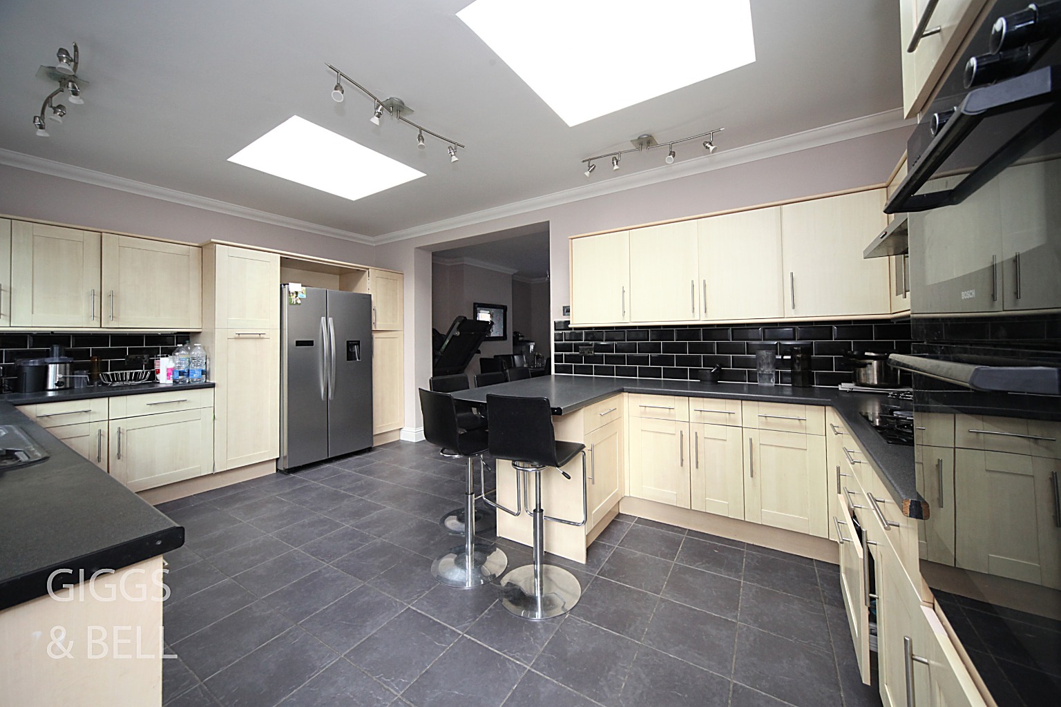 3 bed semi-detached house for sale in Alton Road, Luton  - Property Image 5