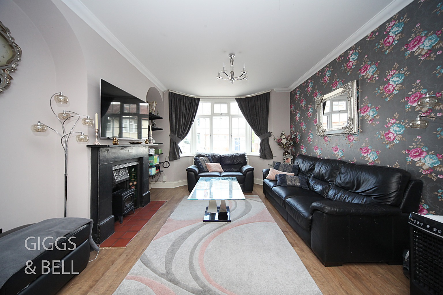3 bed semi-detached house for sale in Alton Road, Luton  - Property Image 2