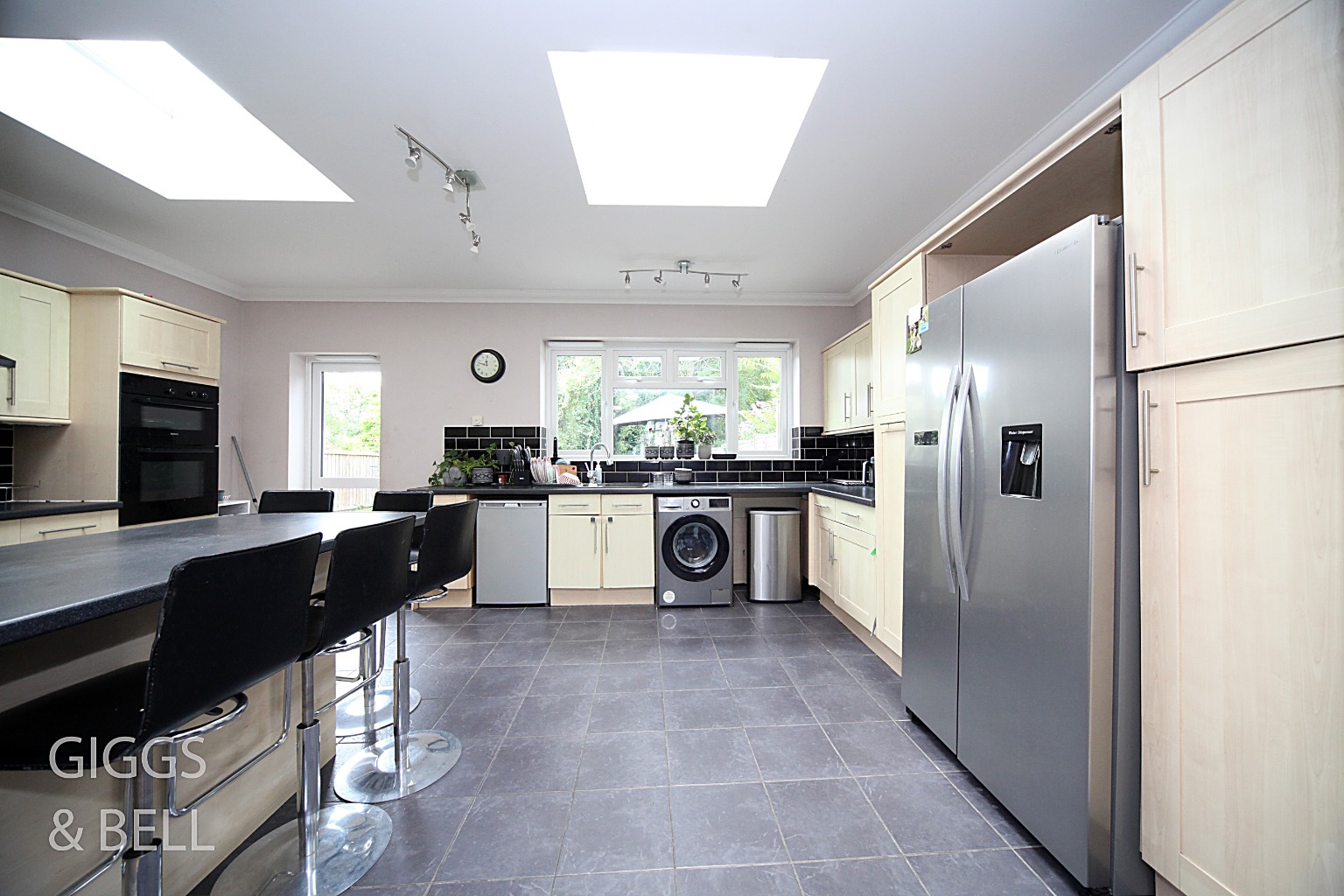 3 bed semi-detached house for sale in Alton Road, Luton  - Property Image 8