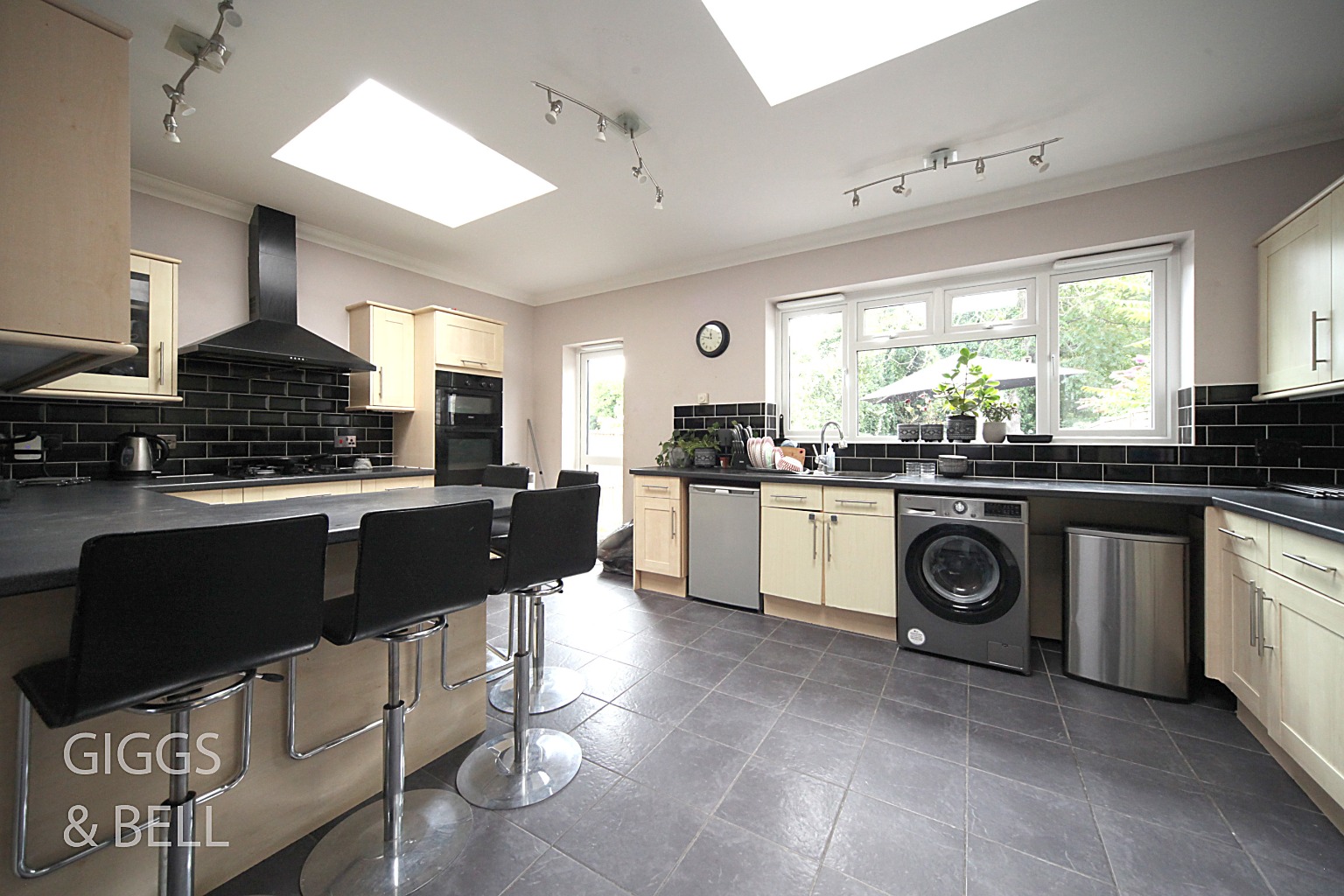 3 bed semi-detached house for sale in Alton Road, Luton  - Property Image 7