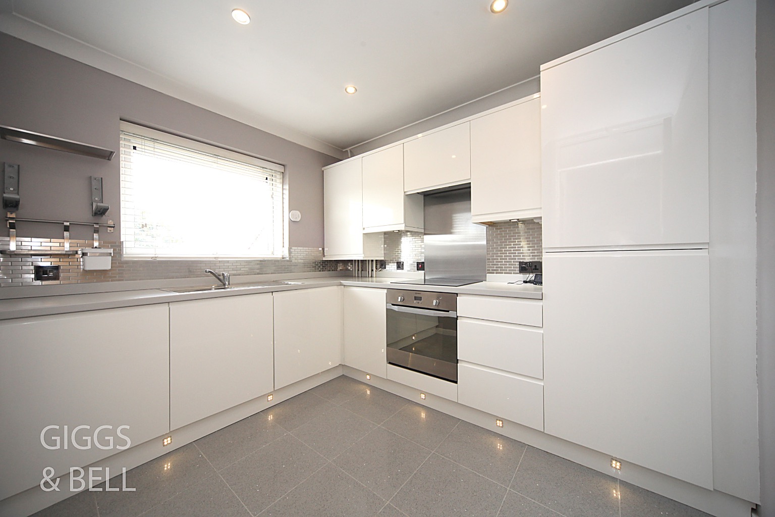 1 bed maisonette for sale in Wigmore Lane, Luton  - Property Image 5
