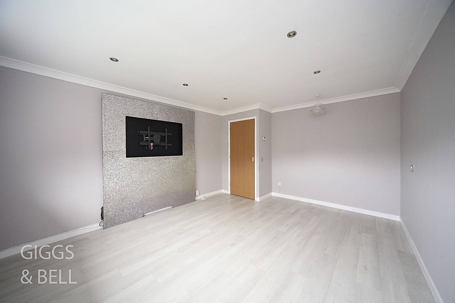 1 bed maisonette for sale in Wigmore Lane, Luton  - Property Image 3