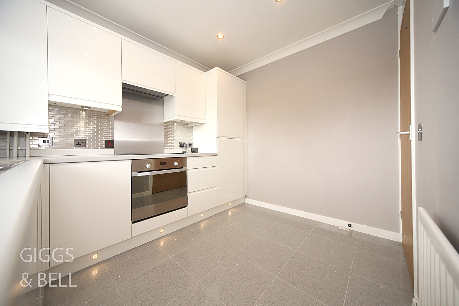 1 bed maisonette for sale in Wigmore Lane, Luton  - Property Image 4
