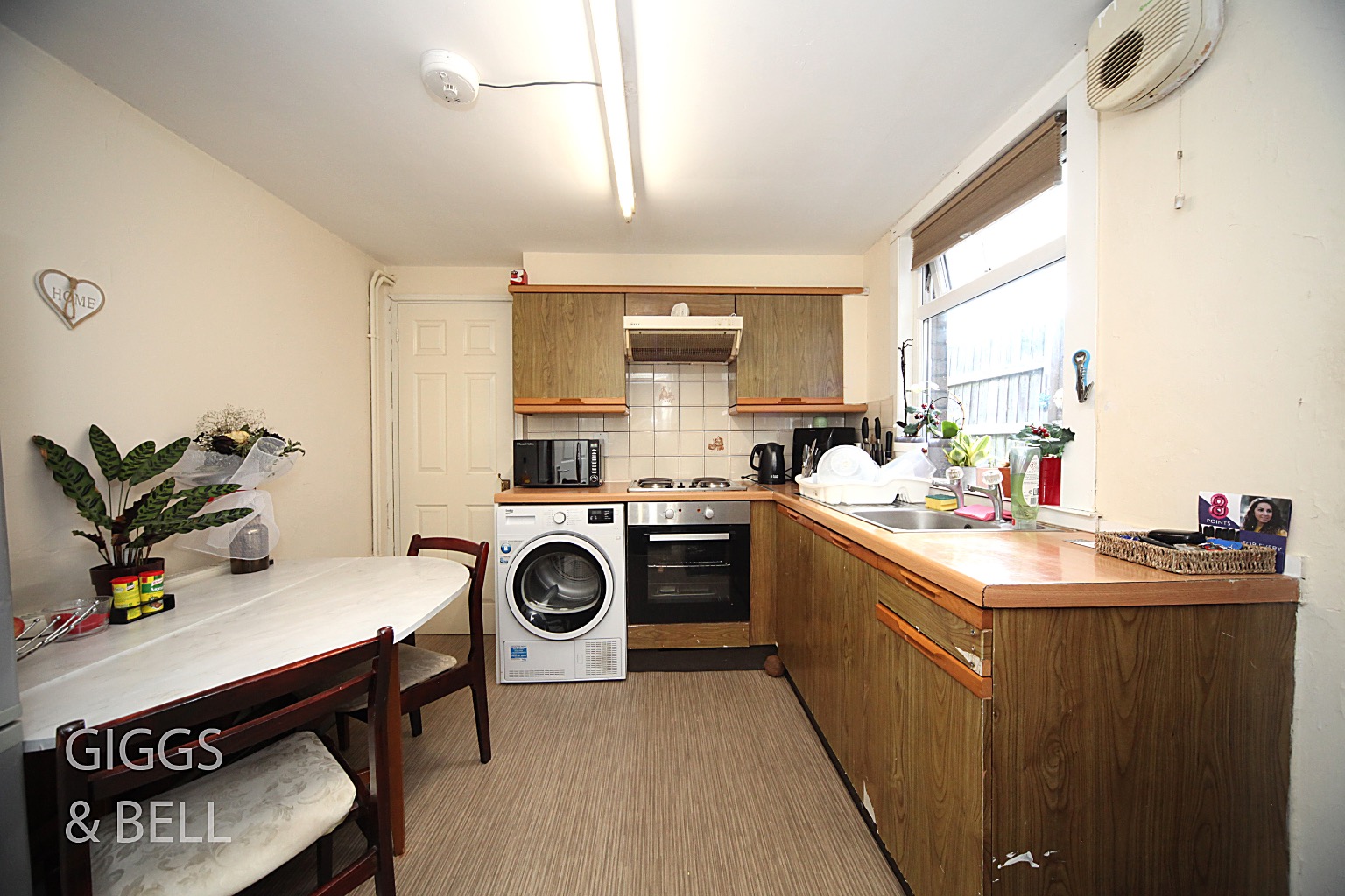2 bed semi-detached house for sale in Chiltern Rise, Luton  - Property Image 3