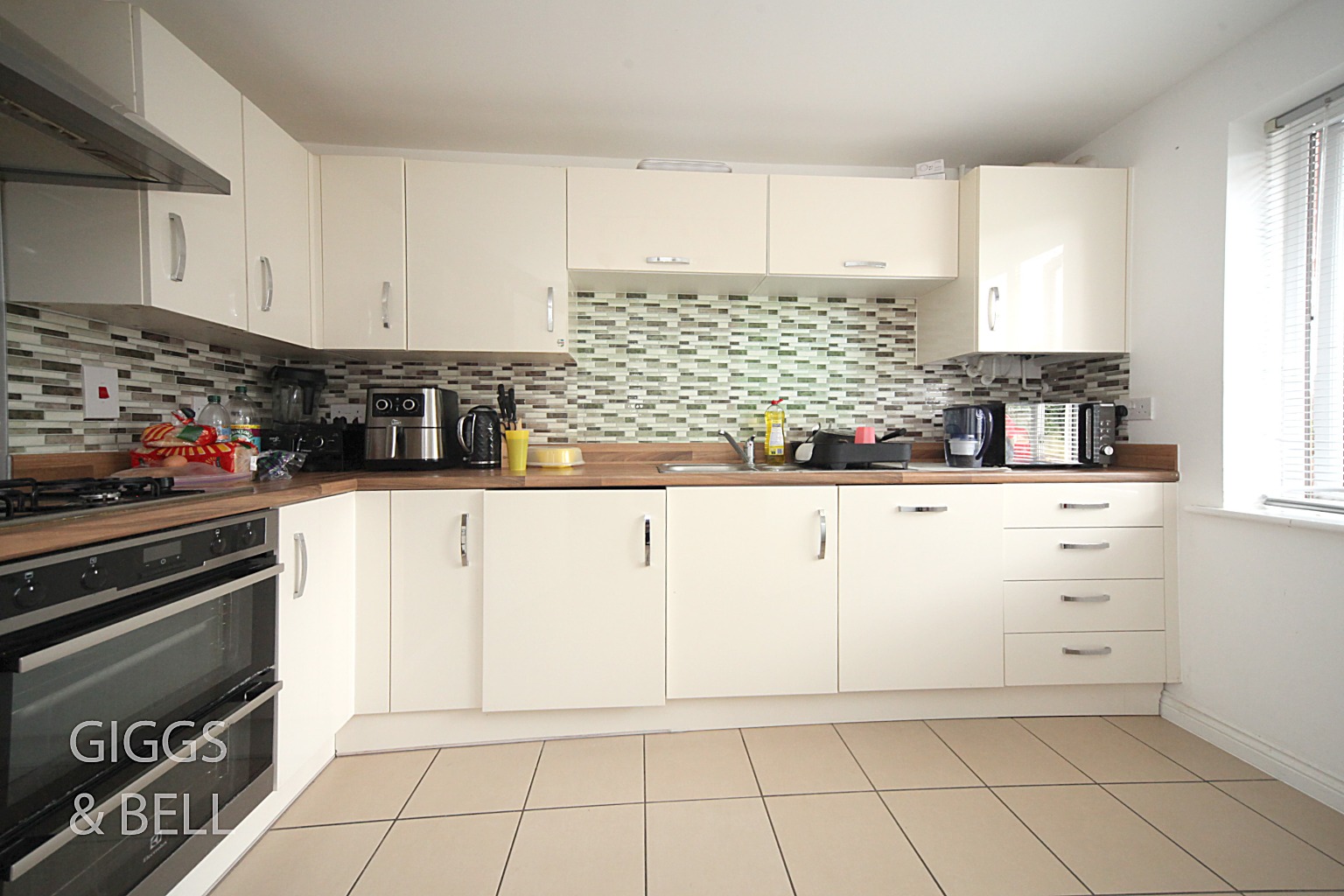 3 bed semi-detached house for sale in Verde Close, Luton  - Property Image 8