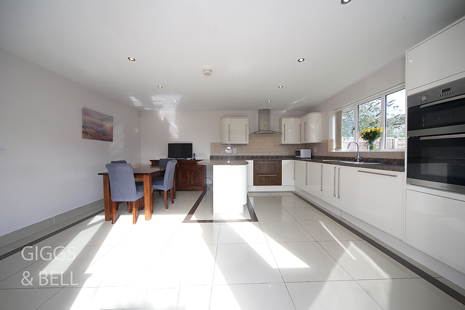 3 bed detached bungalow for sale in Gardenia Avenue, Luton  - Property Image 7
