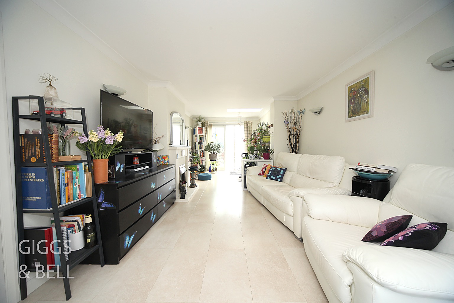 3 bed semi-detached bungalow for sale in Monton Close, Luton  - Property Image 4