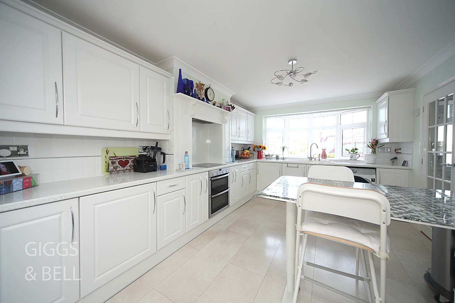 3 bed semi-detached bungalow for sale in Monton Close, Luton  - Property Image 7