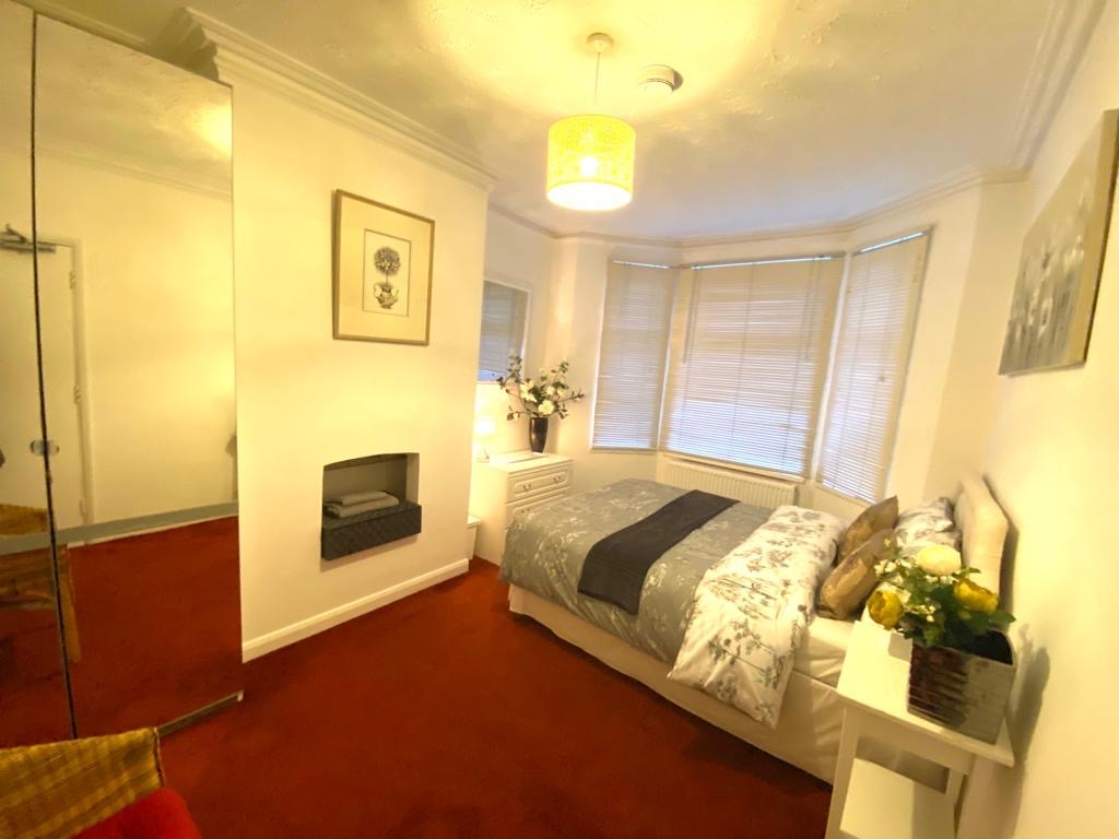 4 bed terraced house for sale in Hitchin Road, Luton 5