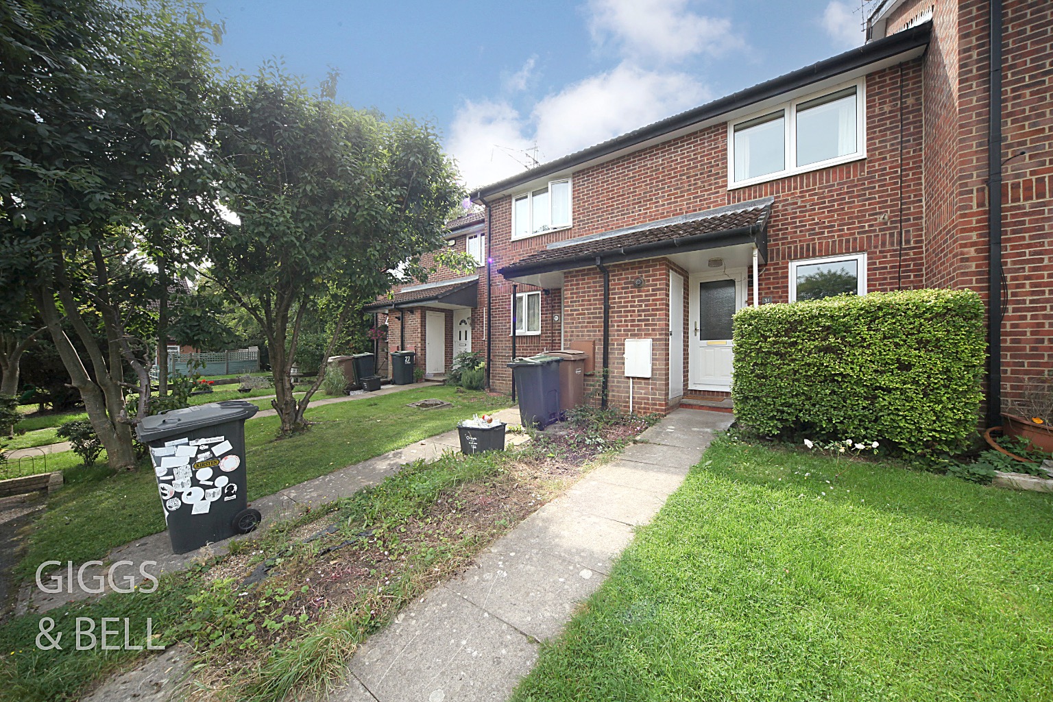 2 bed terraced house for sale in Oregon Way, Luton  - Property Image 1