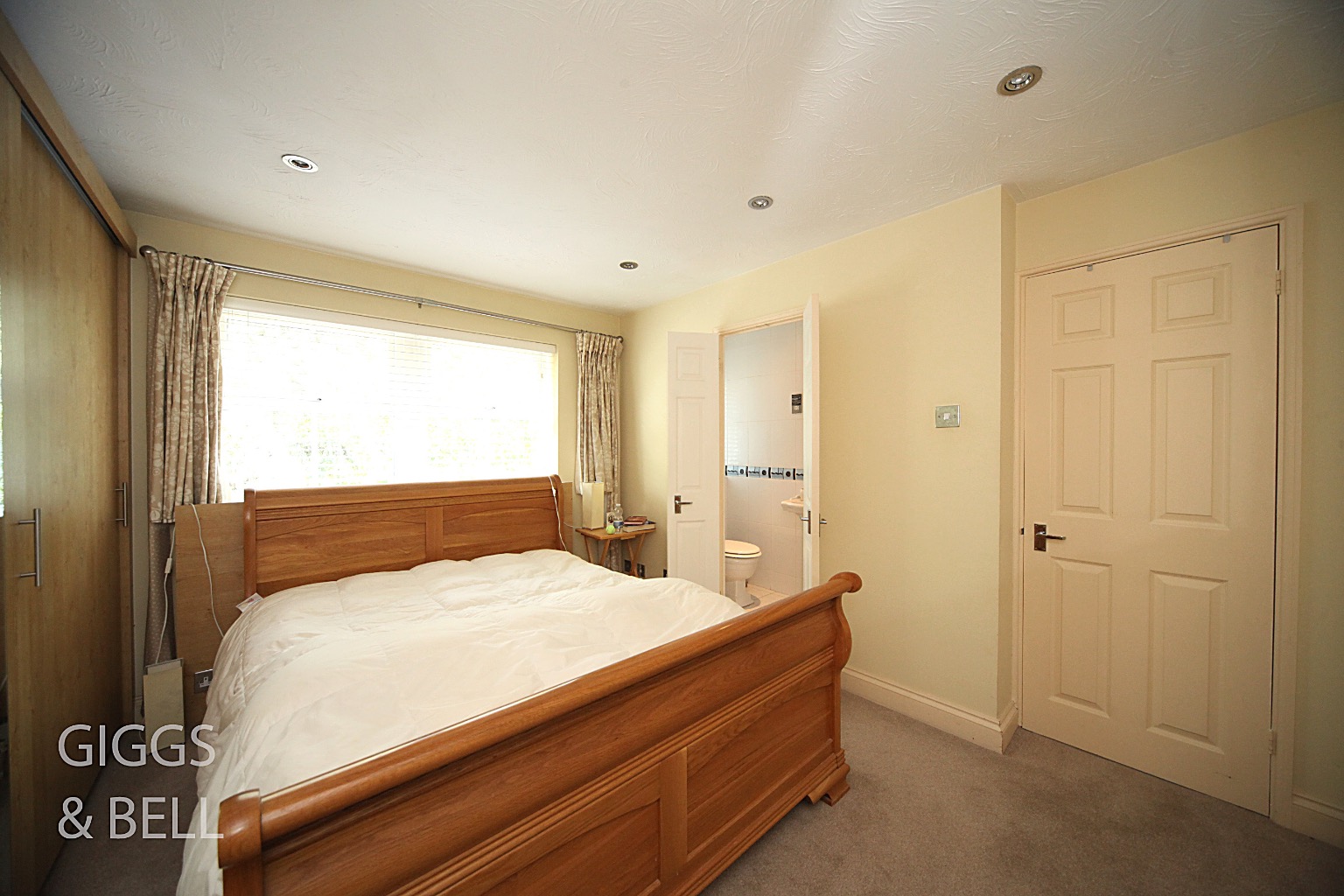 4 bed detached house for sale in Elvington Gardens, Luton 18