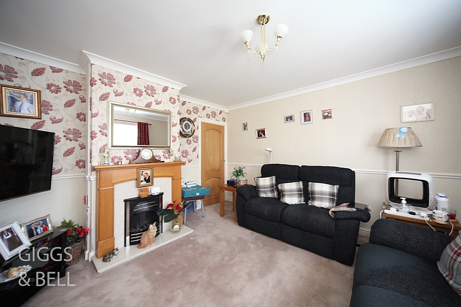 3 bed semi-detached house for sale in Ramsey Close, Luton  - Property Image 5