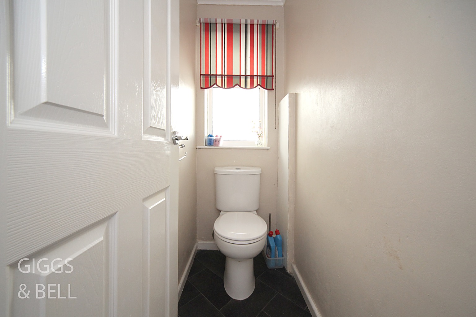 3 bed semi-detached house for sale in Ramsey Close, Luton  - Property Image 14