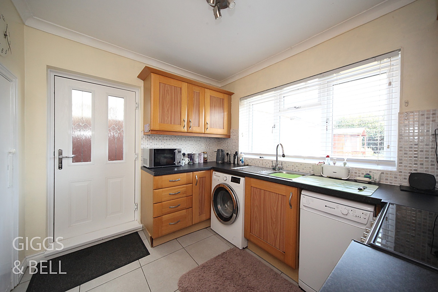 3 bed semi-detached house for sale in Ramsey Close, Luton 7