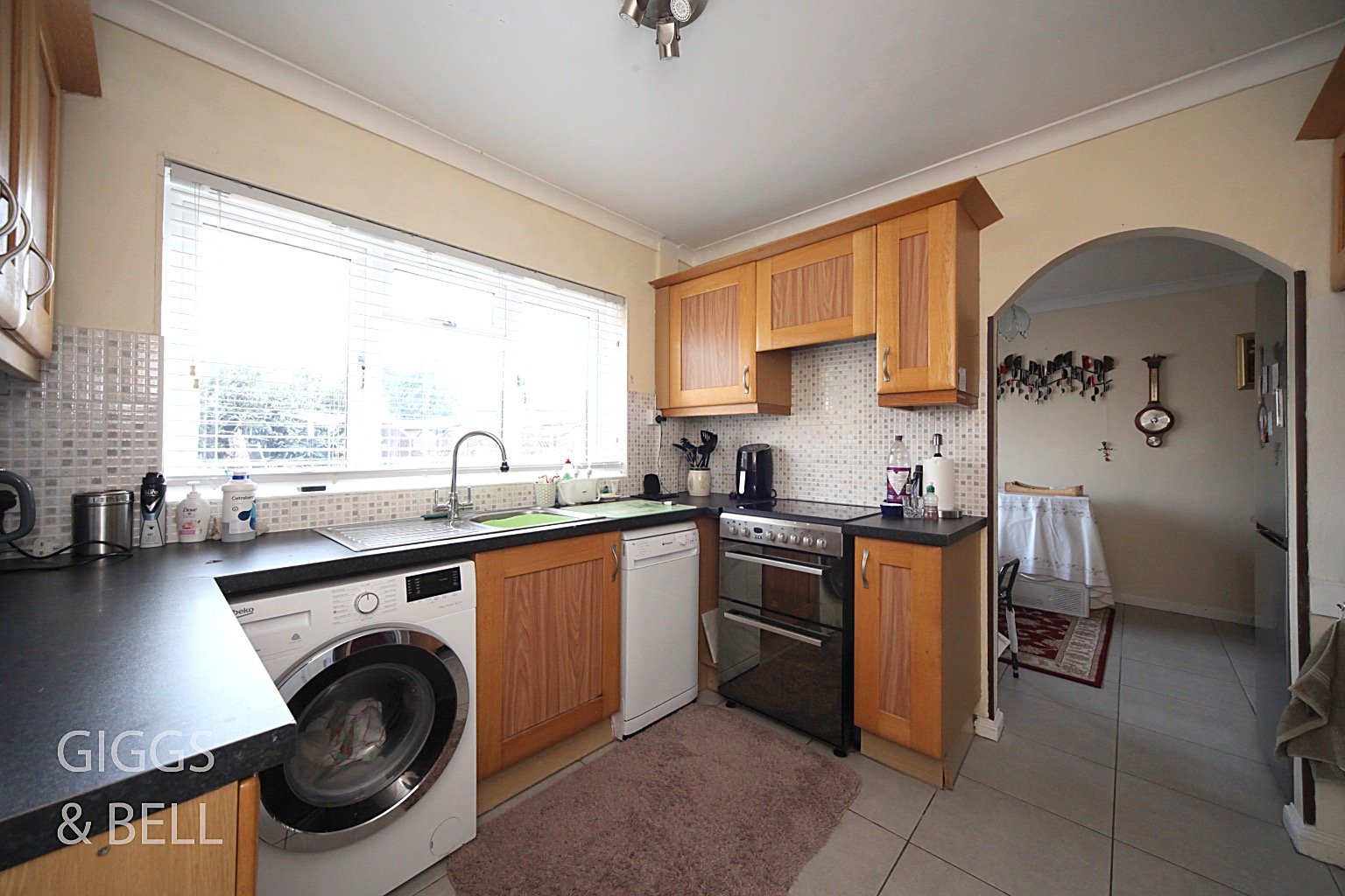 3 bed semi-detached house for sale in Ramsey Close, Luton 5