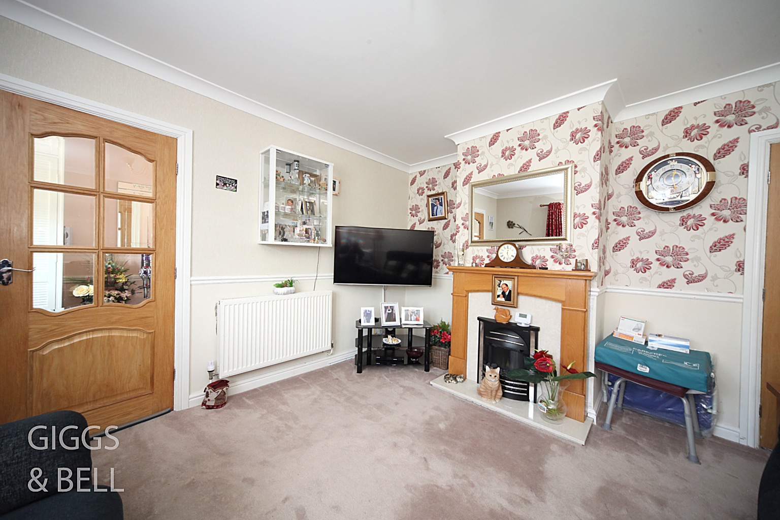 3 bed semi-detached house for sale in Ramsey Close, Luton  - Property Image 4
