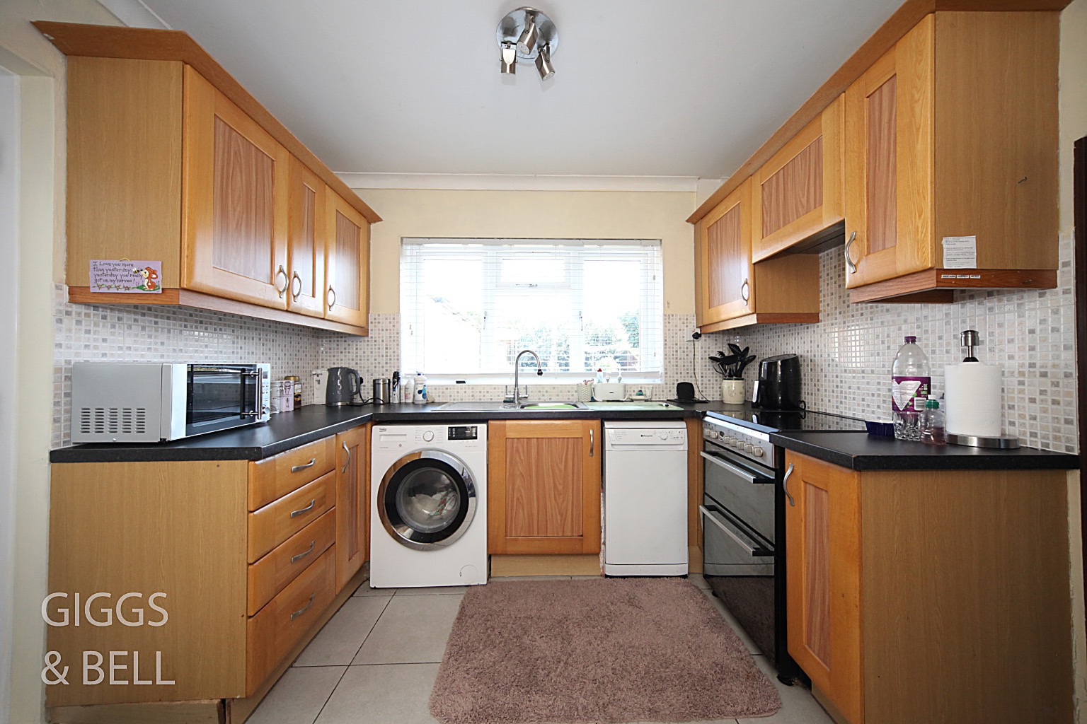 3 bed semi-detached house for sale in Ramsey Close, Luton  - Property Image 7