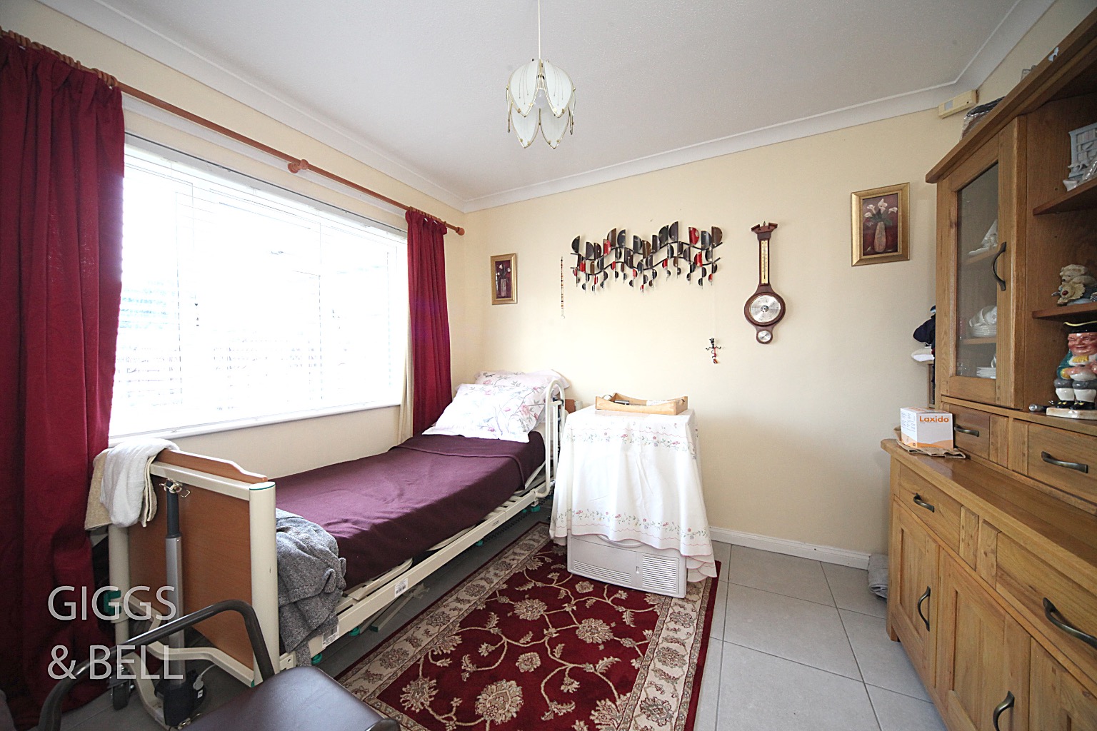3 bed semi-detached house for sale in Ramsey Close, Luton  - Property Image 10