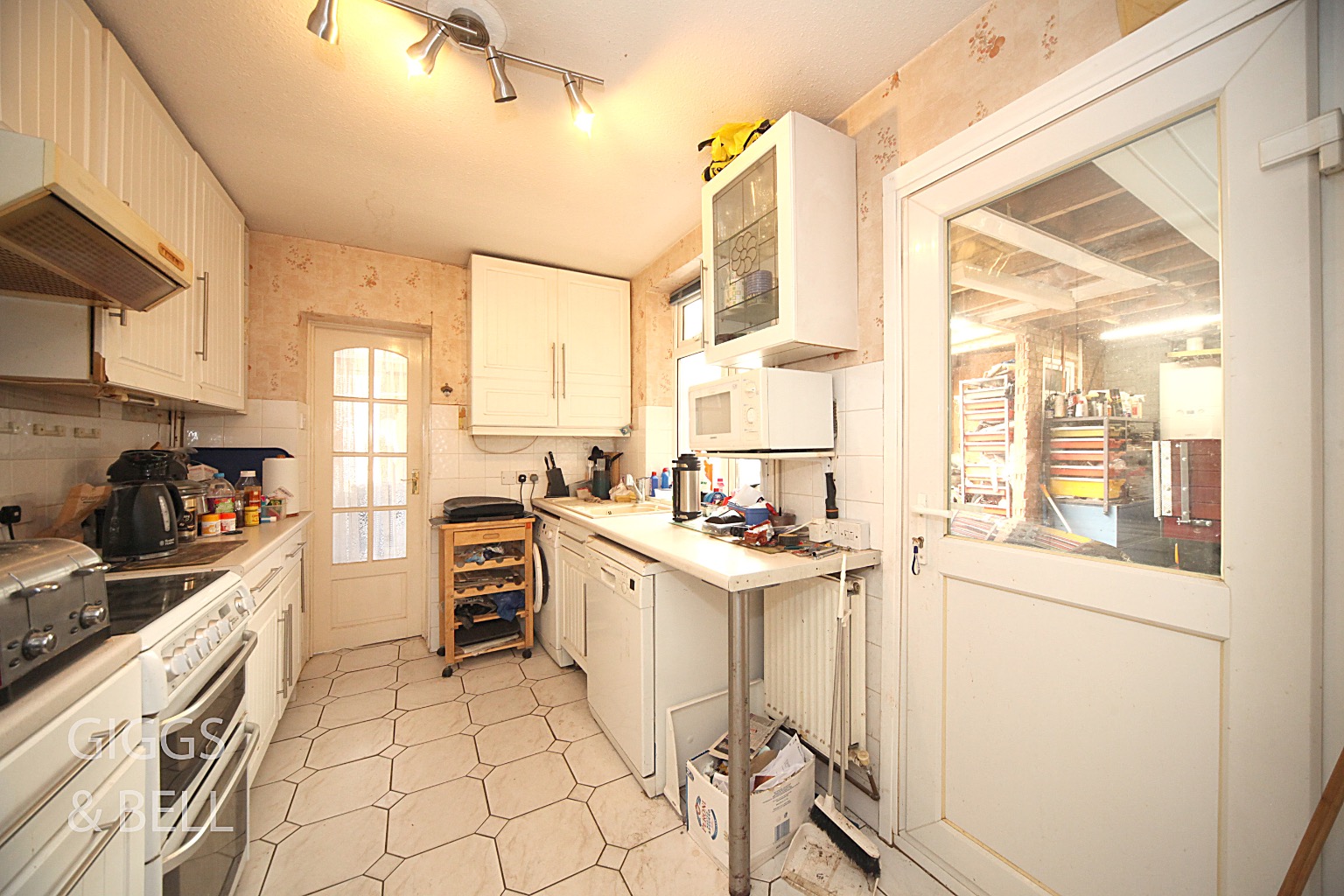 3 bed semi-detached house for sale in Meyrick Avenue, Luton  - Property Image 7