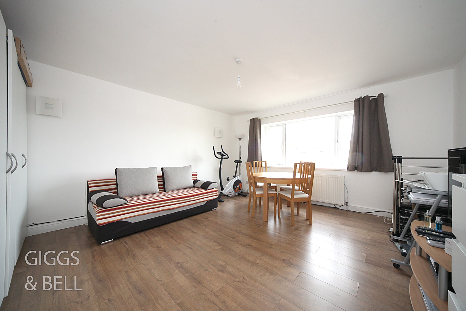 2 bed flat for sale in Stockwood Crescent, Luton 2