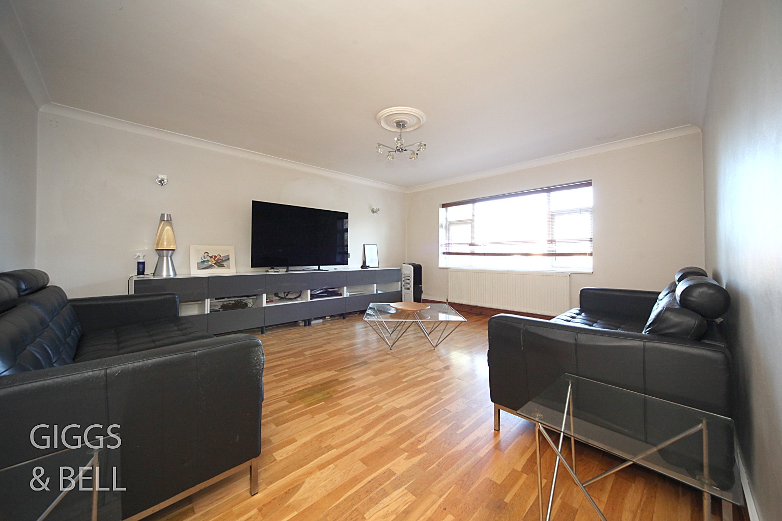 2 bed flat for sale in Stockwood Crescent, Luton 2