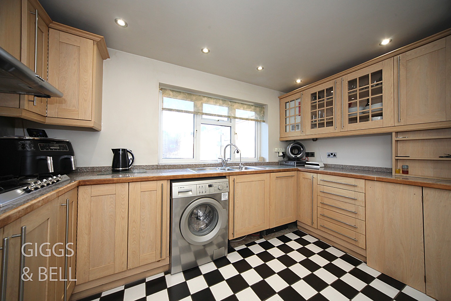 2 bed flat for sale in Stockwood Crescent, Luton 5