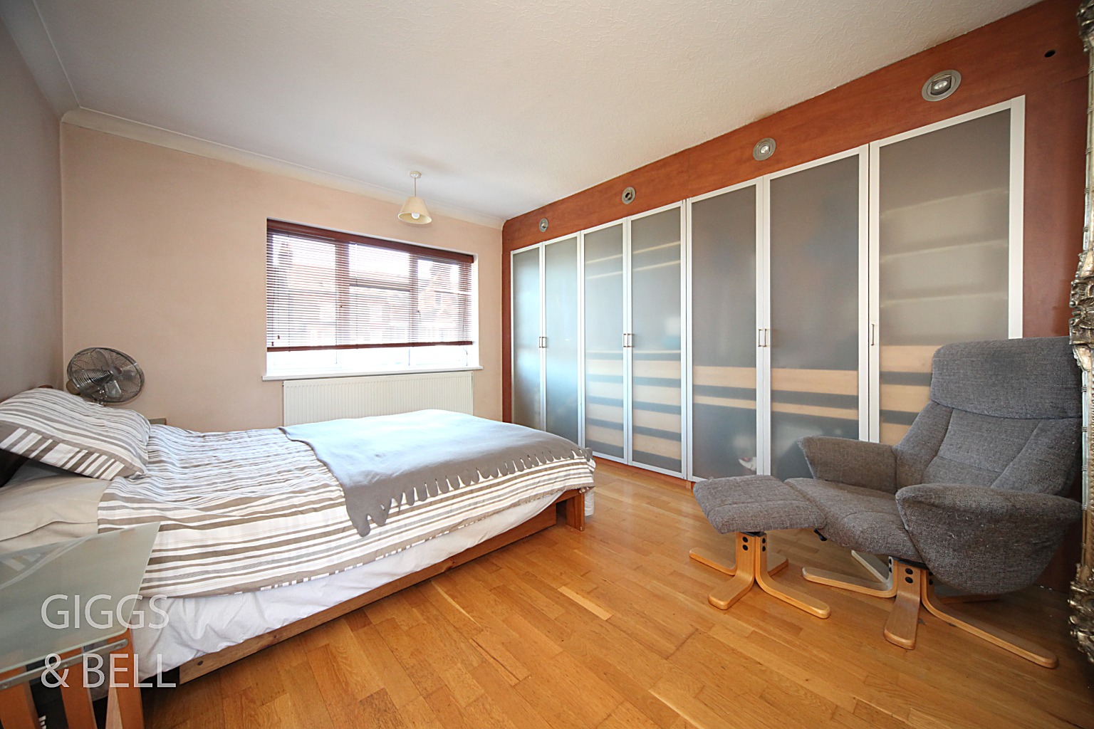 2 bed flat for sale in Stockwood Crescent, Luton  - Property Image 9