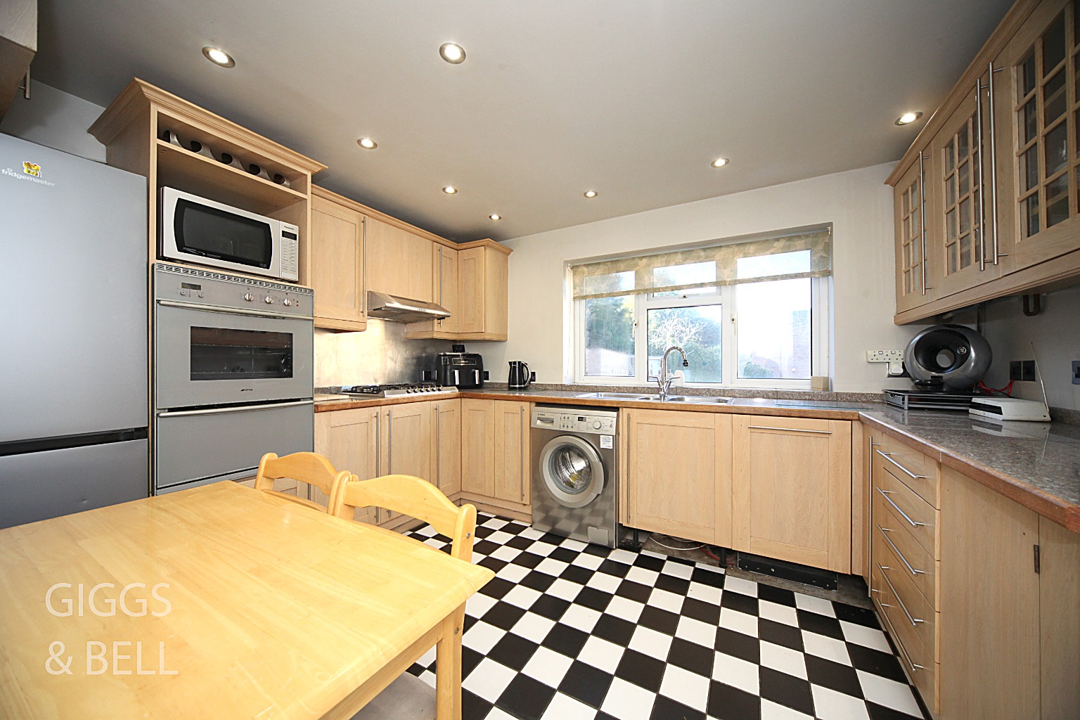 2 bed flat for sale in Stockwood Crescent, Luton  - Property Image 7