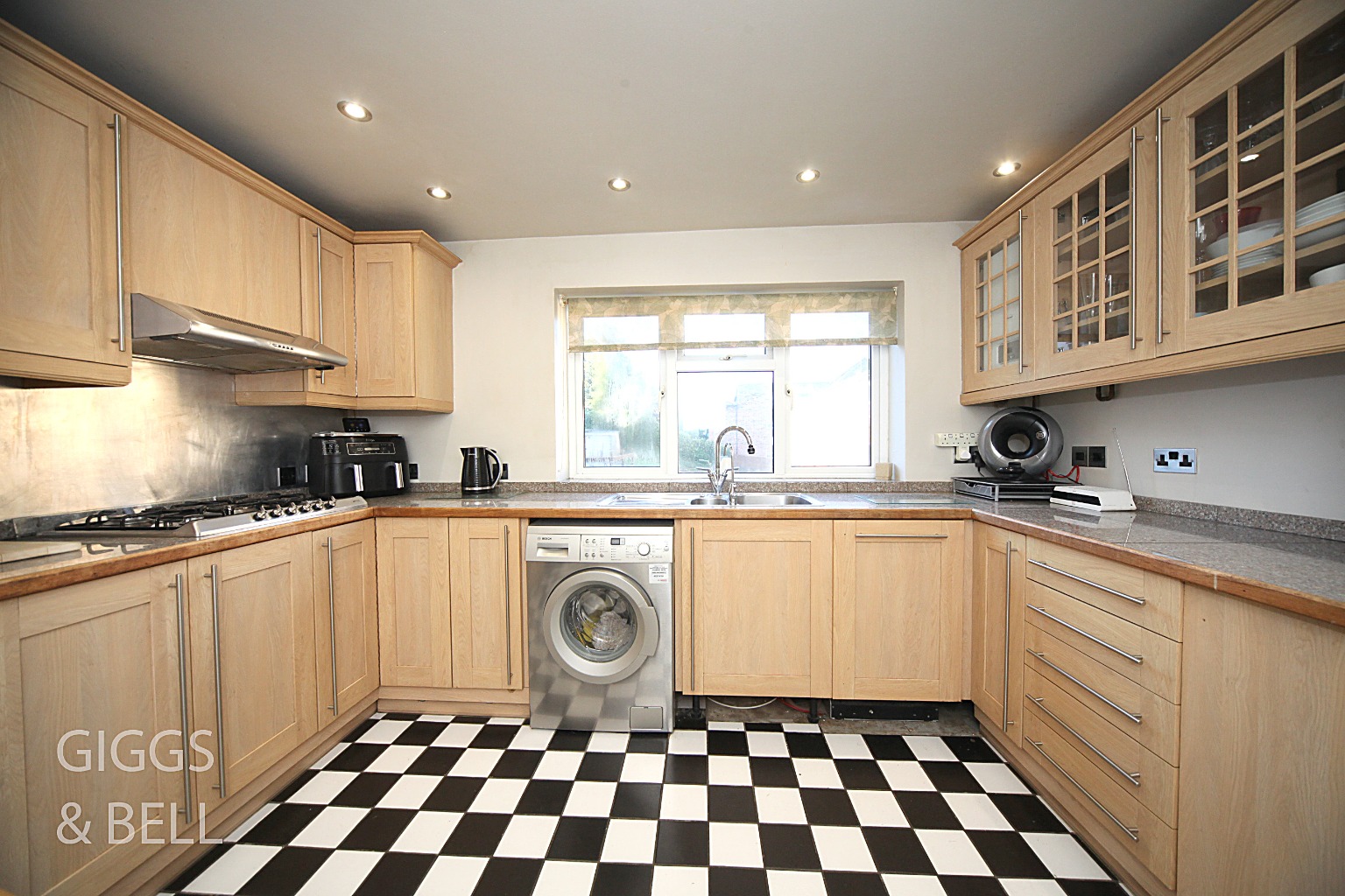 2 bed flat for sale in Stockwood Crescent, Luton 4