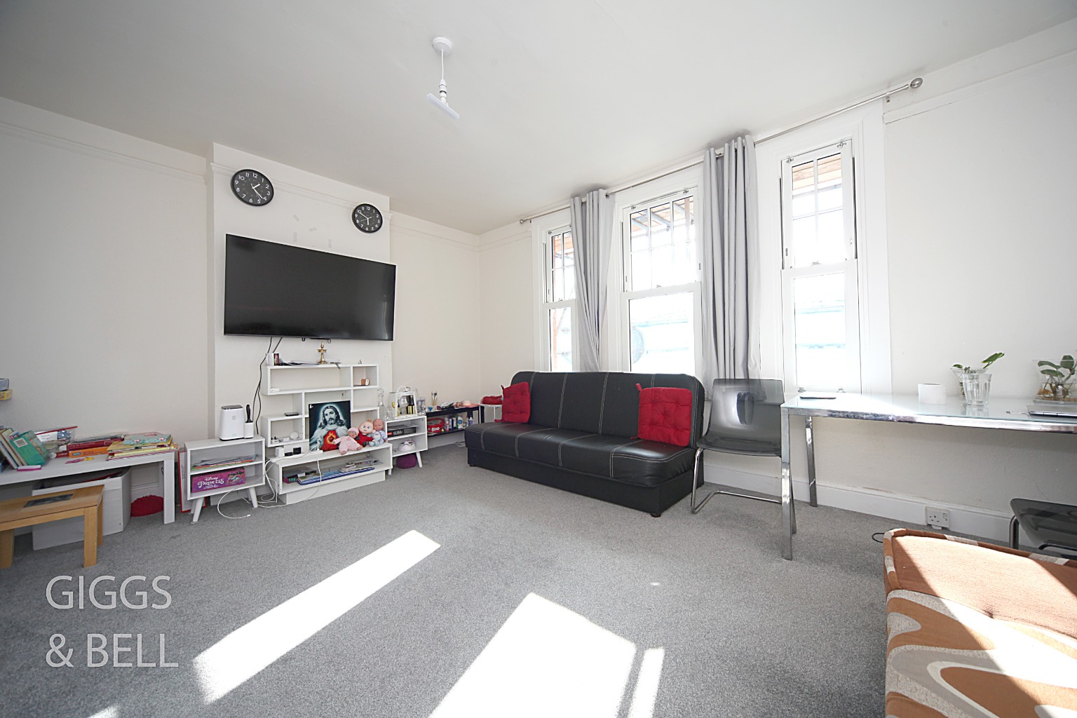 2 bed maisonette for sale in Leighton Road, Leighton Buzzard  - Property Image 2