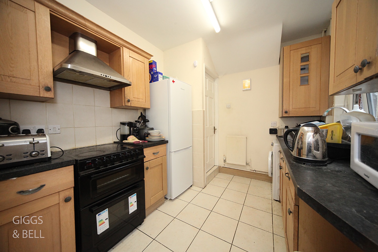 3 bed end of terrace house for sale in Richmond Hill, Luton 3