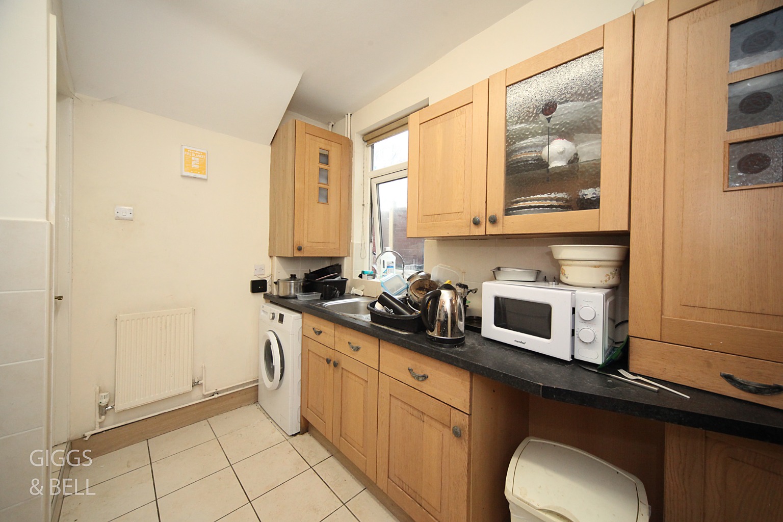 3 bed end of terrace house for sale in Richmond Hill, Luton 4