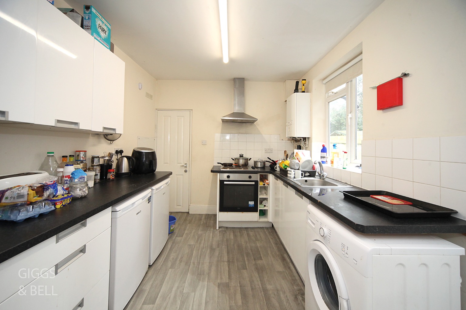 3 bed terraced house for sale in Talbot Road, Luton  - Property Image 2