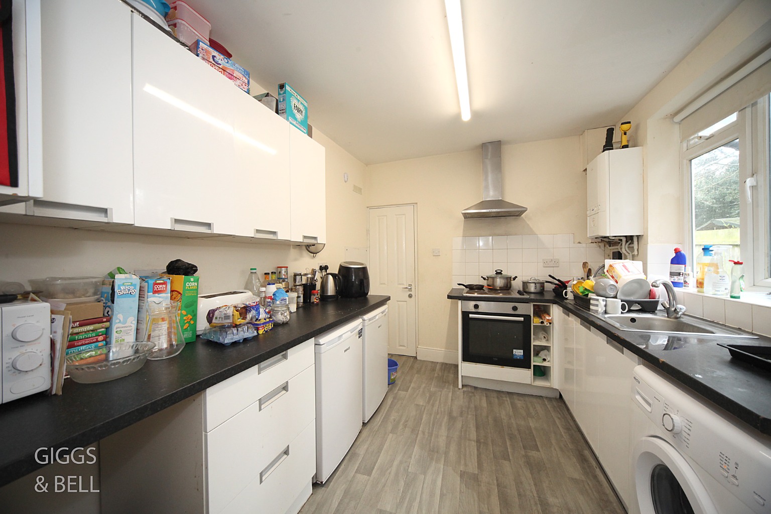 3 bed terraced house for sale in Talbot Road, Luton 2