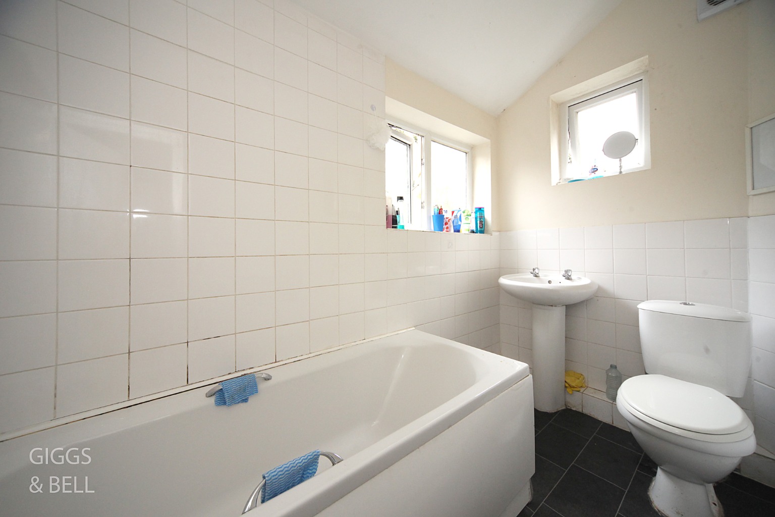3 bed terraced house for sale in Talbot Road, Luton 11