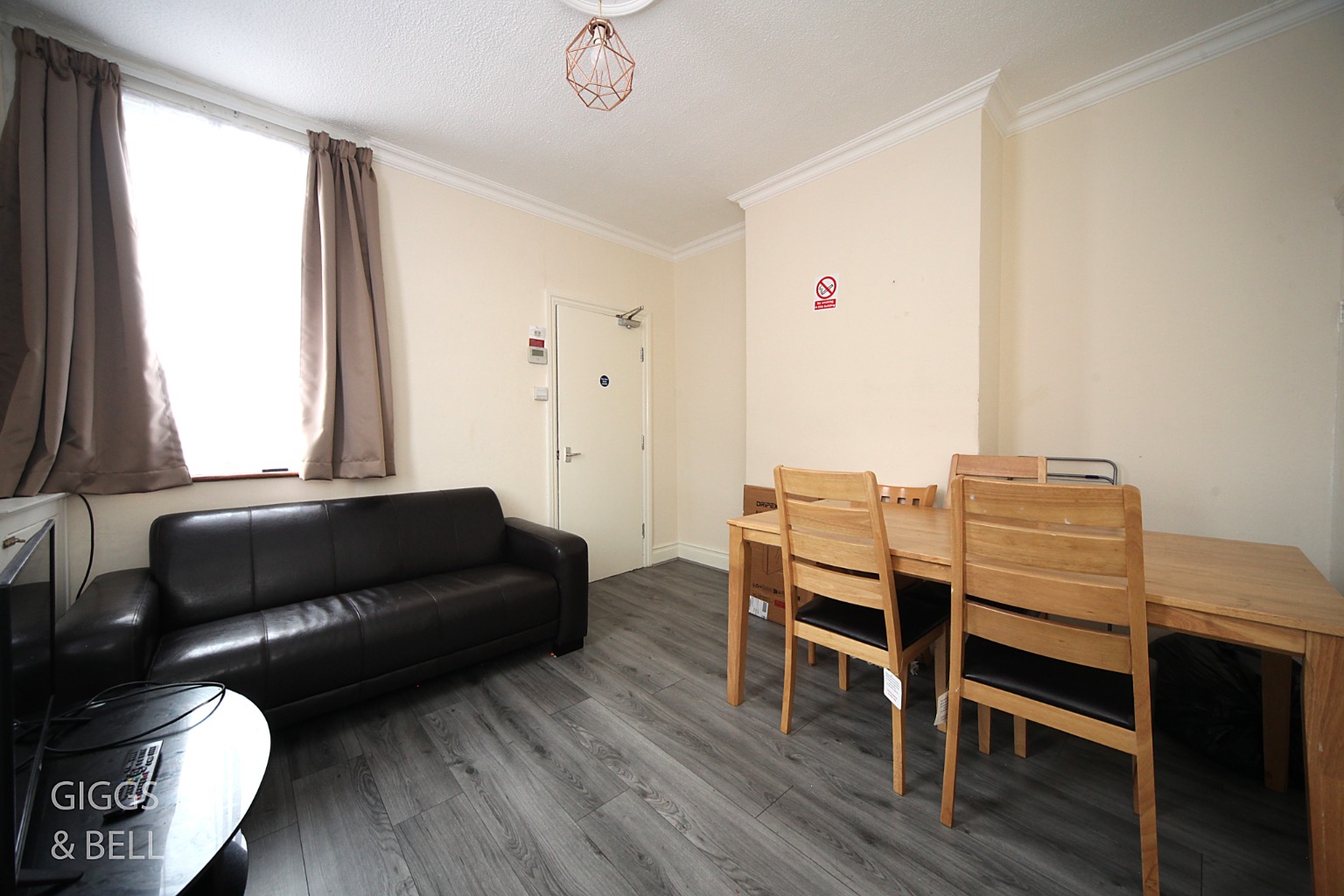 3 bed terraced house for sale in Moreton Road South, Luton 2