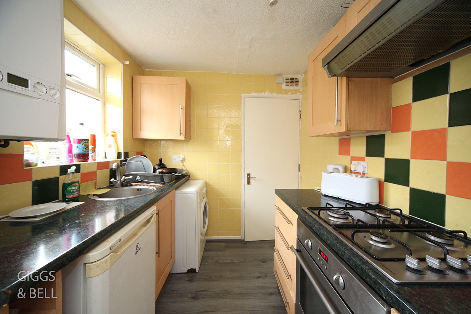 3 bed terraced house for sale in Moreton Road South, Luton 7