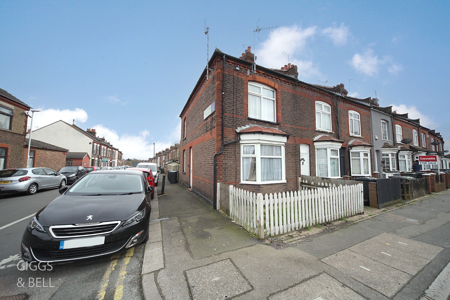 3 bed terraced house for sale in Moreton Road South, Luton, LU2 