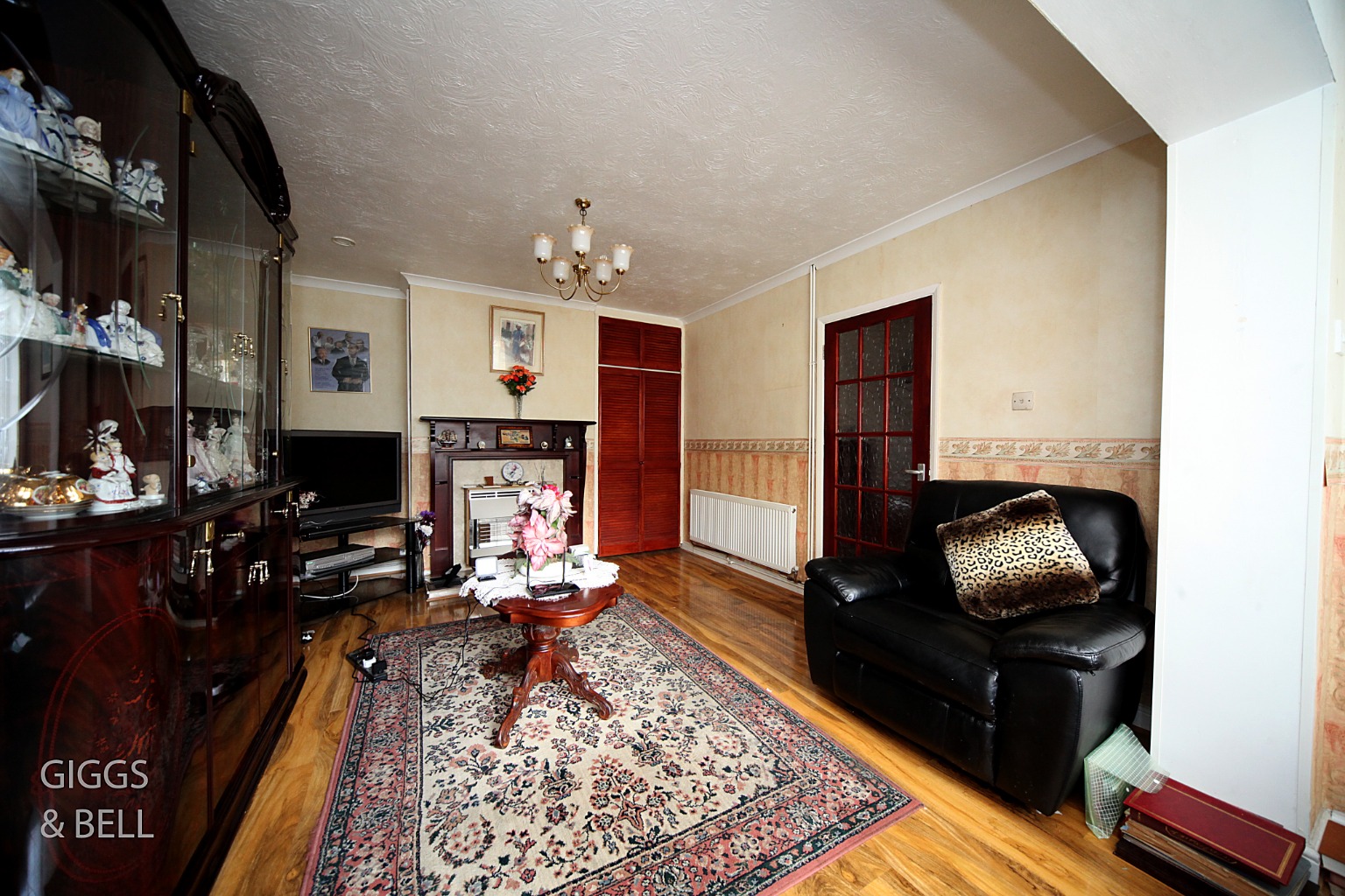 3 bed end of terrace house for sale in Paddock Close, Luton  - Property Image 3