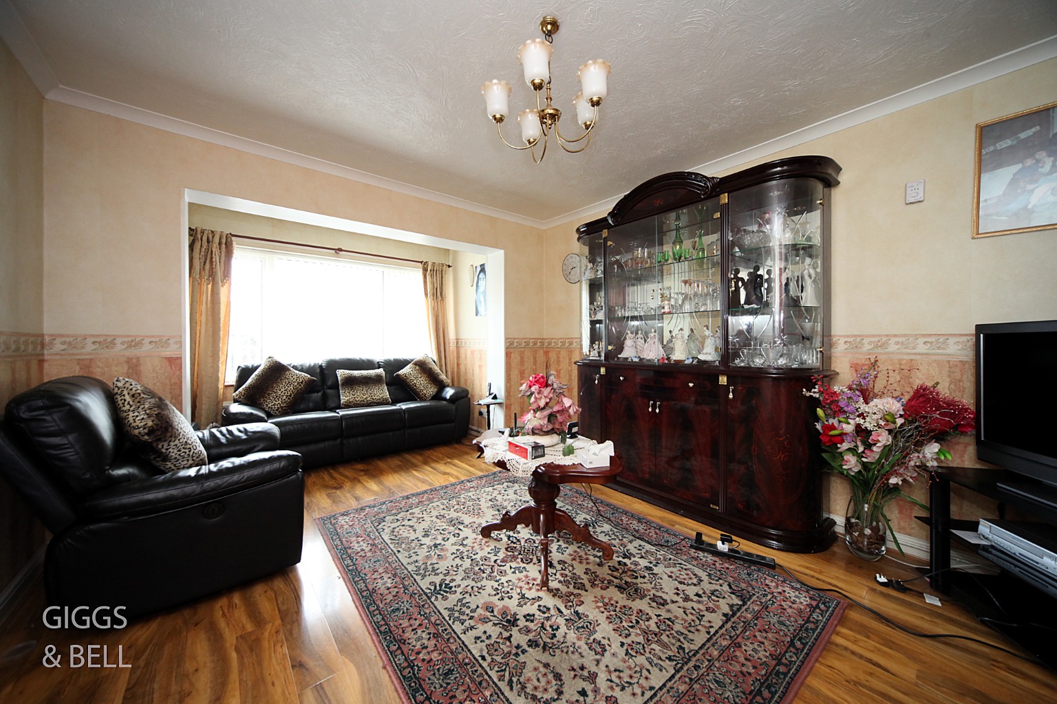 3 bed end of terrace house for sale in Paddock Close, Luton 3