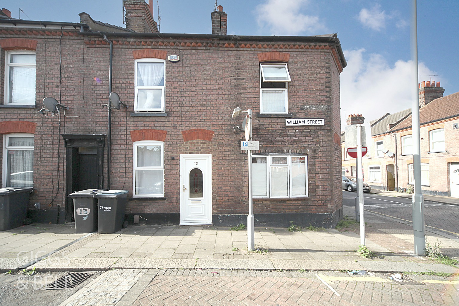 2 bed terraced house for sale in William Street, Luton, LU2 