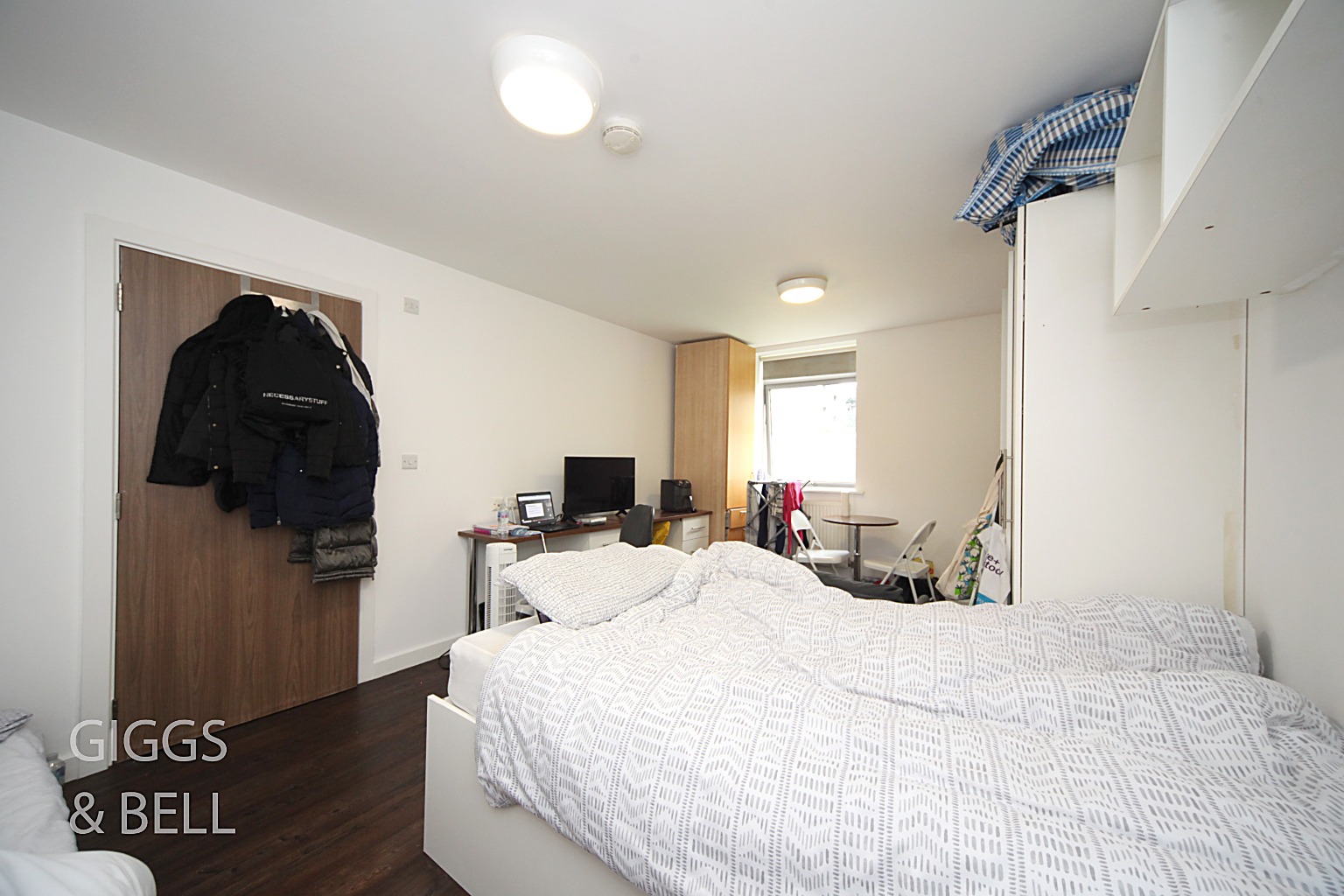1 bed studio flat for sale in Park Street, Luton 4