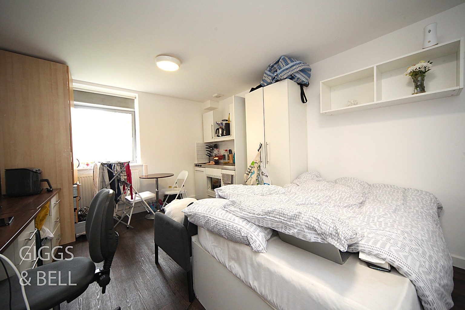 1 bed studio flat for sale in Park Street, Luton 5