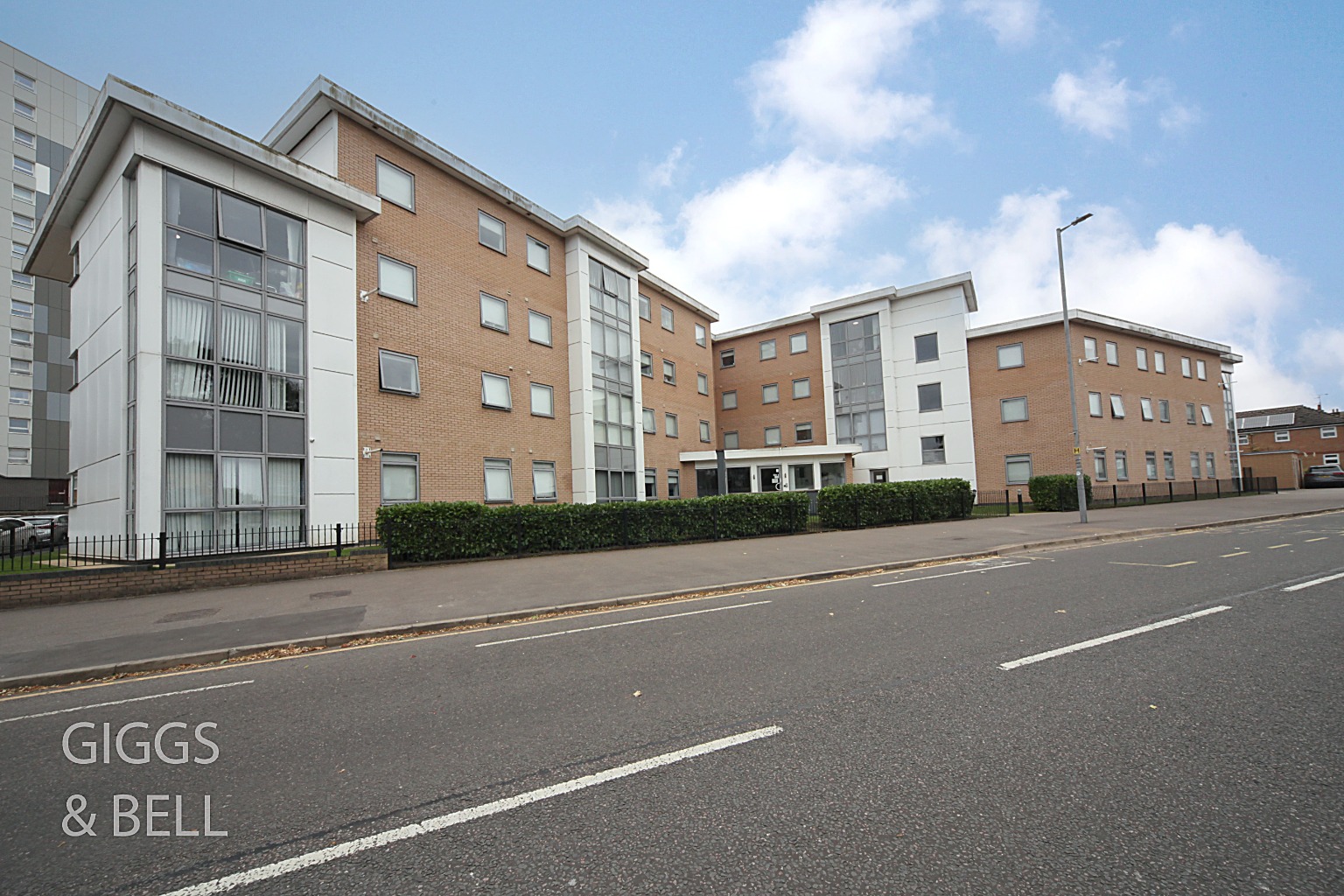 1 bed studio flat for sale in Park Street, Luton 1